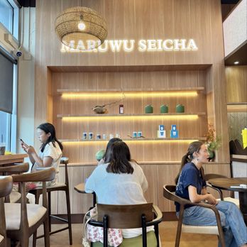 Maruwu Seicha Moili'ili - Table n' high stool seating - Coffee & Tea Near Me - Honolulu, Hawaii Maruwu Seicha Moili'ili - Table n' high stool seating - Coffee & Tea Near Me - Honolulu, Hawaii
