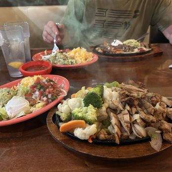 El Molcajete Mexican Restaurant - Fajitas - Mexican Near Me - Grants Pass, Oregon