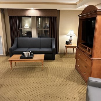 Ambassador Hotel Milwaukee - Seating area - Hotels Near Me - Milwaukee, Wisconsin