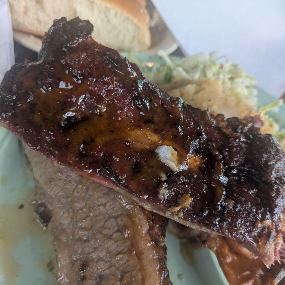 The Salt Lick BBQ - Bison rib and brisket - Barbeque Near Me - Round Rock, Texas