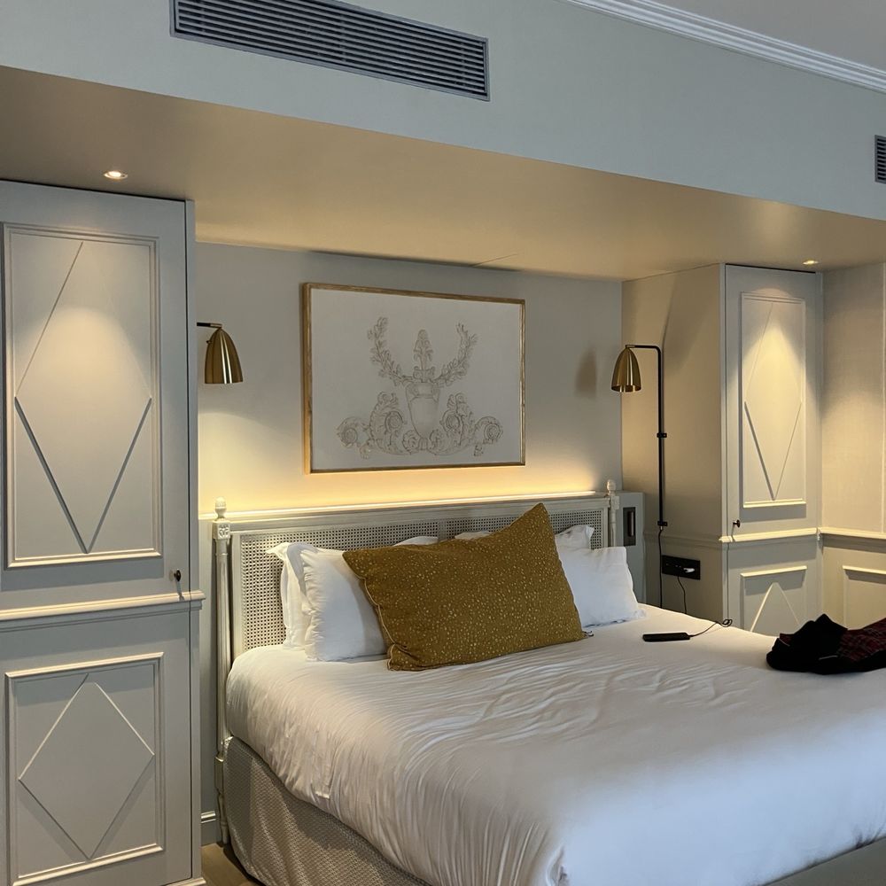 Hôtel Charles V - bedroom - Hotels Near Me - Paris, 75