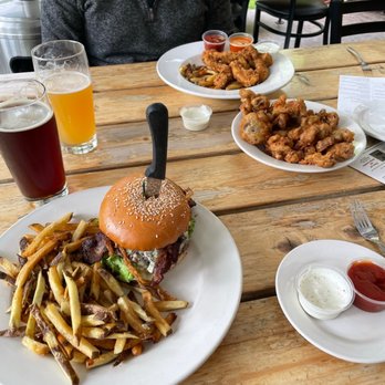 Gilgamesh Brewing - The Campus - Drunken mushrooms, Gorgonzola burger, and chicken strips and fries - Gastropubs Near Me - Salem, Oregon Gilgamesh Brewing - The Campus - Drunken mushrooms, Gorgonzola burger, and chicken strips and fries - Gastropubs Near Me - Salem, Oregon