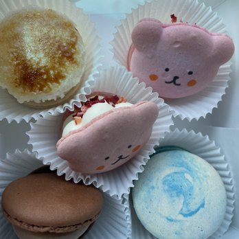 Oh Honey Macaron - strawberry, crème brûlée, oreo, fererro roche (idk how to spell) - Cafes Near Me - Mountain View, California