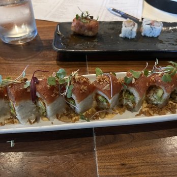 Fúdo - Spicy crab with tuna called the Red Carpet roll. - Asian Fusion Near Me - Chamblee, Georgia Fúdo - Spicy crab with tuna called the Red Carpet roll. - Asian Fusion Near Me - Chamblee, Georgia