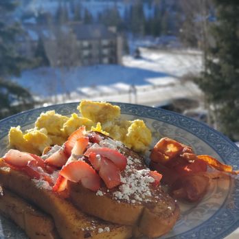 Vacasa - Breakfast with a view. - Vacation Rentals Near Me Vacasa - Breakfast with a view. - Vacation Rentals Near Me