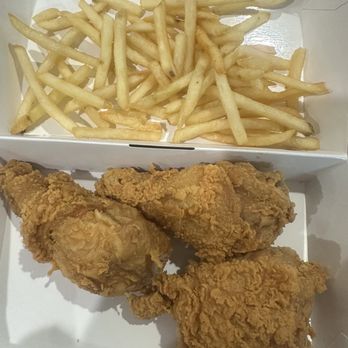 Jollibee - 3 piece fried chicken leg and tight - Chicken Shop Near Me - Los Angeles, California Jollibee - 3 piece fried chicken leg and tight - Chicken Shop Near Me - Los Angeles, California