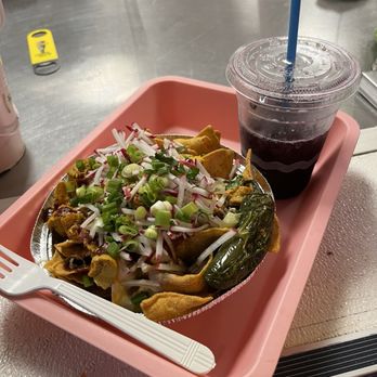 Chicas Tacos - Lovin' the pink tray! - Mexican Near Me - Los Angeles, California