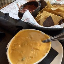 Caliente La Fiesta Mexicana - (Fake) Queso
