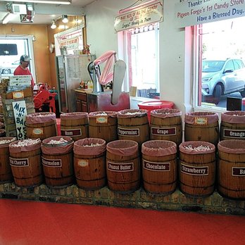 Smoky Mountain Candy Makers - a variety of baskets - Candy Stores Near Me - Pigeon Forge, Tennessee Smoky Mountain Candy Makers - a variety of baskets - Candy Stores Near Me - Pigeon Forge, Tennessee