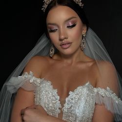 7-Eleven - Makeup and hairstyle