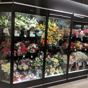 Albertsons - Our lovely floral case - Grocery Near Me - Taft, California