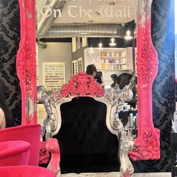 Rose Nails Lounge - Interior decor. Throne chair