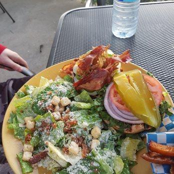 Pub - Le Club Dôme - Spicy burger - Pubs Near Me - Kirkland, Quebec Pub - Le Club Dôme - Spicy burger - Pubs Near Me - Kirkland, Quebec