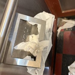 Mizu Sushi - Women's dirty bathroom
