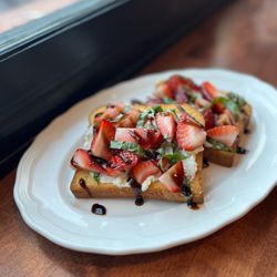 The Southern Cellar - Brunch Strawberry Bruschetta