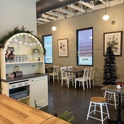 Emporium Pies - Cute interior!