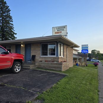 Lakeside Motel - Corner room. - Hotels Near Me - Ashland, Wisconsin Lakeside Motel - Corner room. - Hotels Near Me - Ashland, Wisconsin