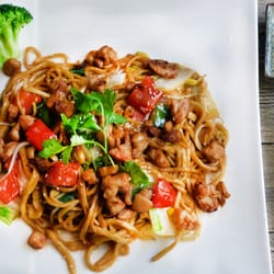 Festival des Pâtes - Nouilles sauté au poulet