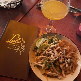 Lola’s - Passion Star Martini, Thai Red Curry, Curly Fries - American Near Me - Madison, Wisconsin