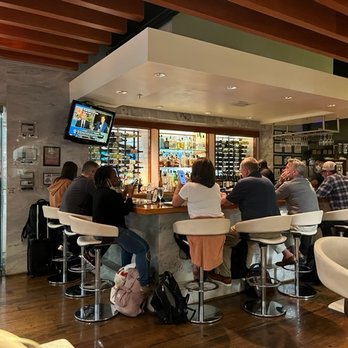 One Flew South - Nice Atmosphere for an airport bar and restaurant! - New American Near Me - Atlanta, Georgia