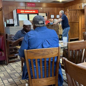 Big Bob Gibson Bar-B-Q - Interior - Barbeque Near Me - Decatur, Alabama