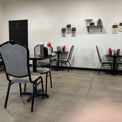 Bite Me Bakery, BBQ & Burgers - The dinning room