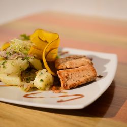 Humo's - En Humo's Restaurant & Sport Bar preparamos cada plato con mucho esmero para que su experiencia sea una inolvidable.  Ven y visítanos !