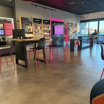 T-Mobile Experience Store - Mobile Phones Near Me - Fullerton, California