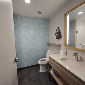 Tru by Hilton Meridian - King room bathroom - Hotels Near Me - Meridian, Mississippi