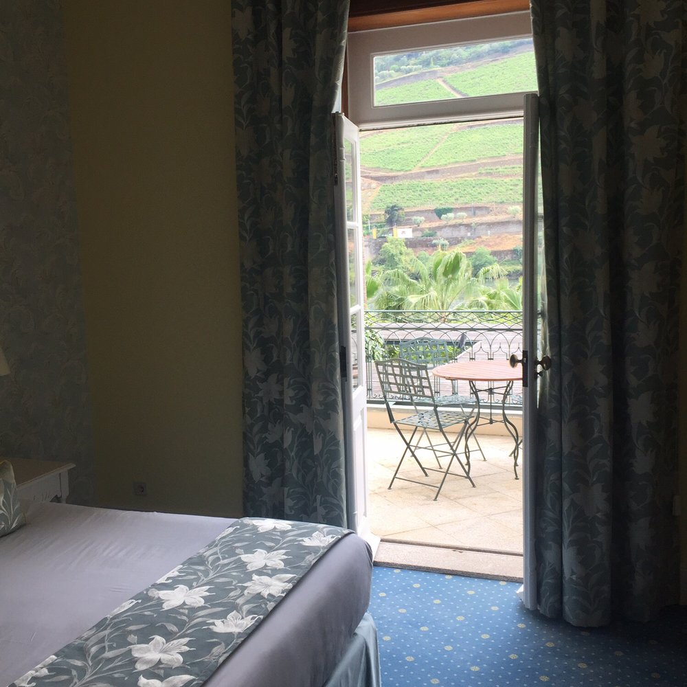 The Vintage House Hotel - Looking out to balcony - Hotels Near Me - Alijó, 17