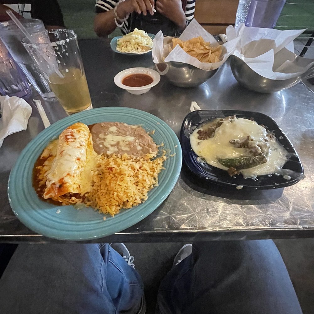 Mexico Lindo - Shredded Chicken Burrito, Beans, rice, chili relleno, Frozen House Margarita. - Mexican Near Me - Mableton, Georgia Mexico Lindo - Shredded Chicken Burrito, Beans, rice, chili relleno, Frozen House Margarita. - Mexican Near Me - Mableton, Georgia