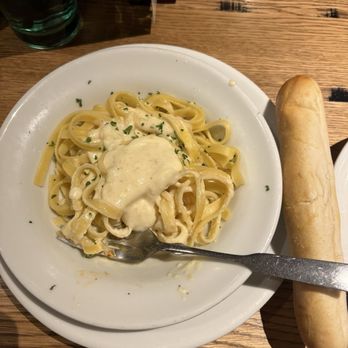Olive Garden Italian Restaurant - Never ending pasta - fettuccine Alfredo with breadstick - Italian Near Me - Eagan, Minnesota Olive Garden Italian Restaurant - Never ending pasta - fettuccine Alfredo with breadstick - Italian Near Me - Eagan, Minnesota