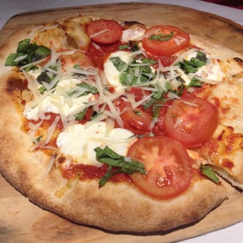 Cosmo's Bistro - Margherita Pizza: Fresh Mozz, Tomato and Basil - Italian Near Me - Glendora, California