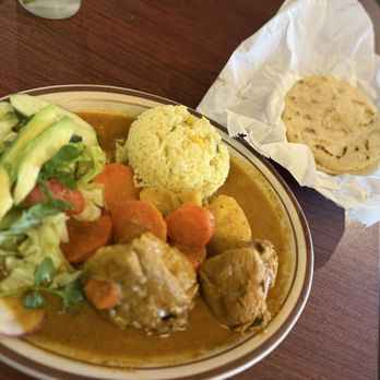 El Rinconcito Salvadoreño #2 - Pollo Guisado: Chicken Stew - Salvadoran Near Me - Lenexa, Kansas El Rinconcito Salvadoreño #2 - Pollo Guisado: Chicken Stew - Salvadoran Near Me - Lenexa, Kansas