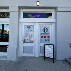 Finn & Meadow Wine & Spirits - Entrance