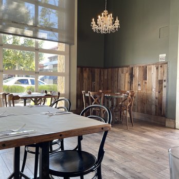 Oren's Hummus - Inside seating area - Mediterranean Near Me - Cupertino, California