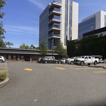 Wendy's - Parking lot view - Fast Food Near Me - Bellevue, Washington