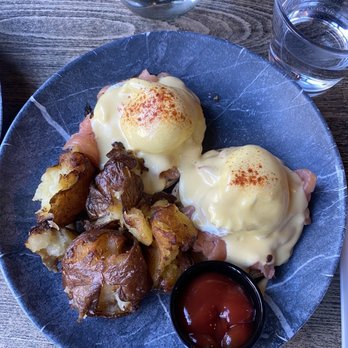 Salt + Stone - Smoked salmon Benedict - Seafood Near Me - Somerville, Massachusetts