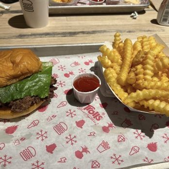 Shake Shack Winter Park - Burger and Fries - Burgers Near Me - Winter Park, Florida Shake Shack Winter Park - Burger and Fries - Burgers Near Me - Winter Park, Florida