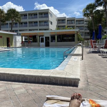 Sailport Waterfront Suites - Pool, bar and restaurant - Hotels Near Me - Tampa, Florida Sailport Waterfront Suites - Pool, bar and restaurant - Hotels Near Me - Tampa, Florida