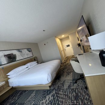 Delta Hotels - Standard Room (1 King Bed) - Hotels Near Me - Colonial Heights, Virginia Delta Hotels - Standard Room (1 King Bed) - Hotels Near Me - Colonial Heights, Virginia
