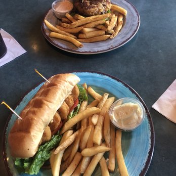 Papa's Bar-B-Que & Seafood - Shrimp sandwich and crab cake sandwich - Barbeque Near Me - Savannah, Georgia