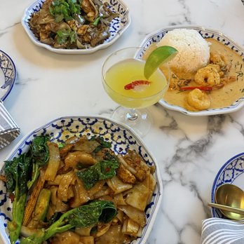 Kin Dee - Panang Curry Pad See Ew Drunken Noodles - Thai Near Me - Houston, Texas Kin Dee - Panang Curry Pad See Ew Drunken Noodles - Thai Near Me - Houston, Texas