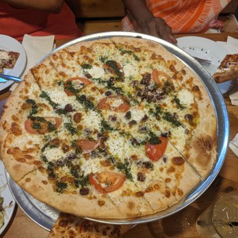 Flatbread Company - Pele pesto - Pizza Near Me - Paia, Hawaii