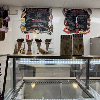 Ice Cream Charlies - Interior of the ice cream shop - Desserts Near Me - Rutherford, New Jersey