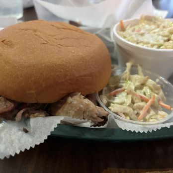 Rippy's Bar & Grill - Pulled pork with coleslaw - Barbeque Near Me - Nashville, Tennessee