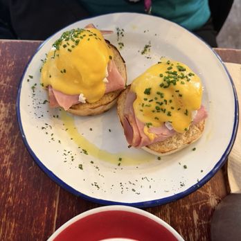 Drury 188-189 - Eggs Benedict - Breakfast & Brunch Near Me - London, XGL Drury 188-189 - Eggs Benedict - Breakfast & Brunch Near Me - London, XGL