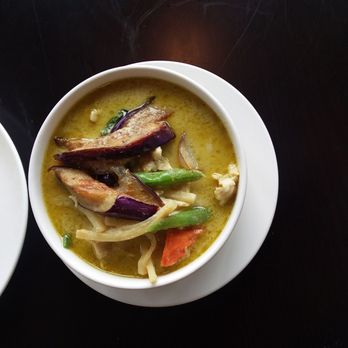 Eastern Palace - Green curry with chicken - Sushi Bars Near Me - Lancaster, Pennsylvania