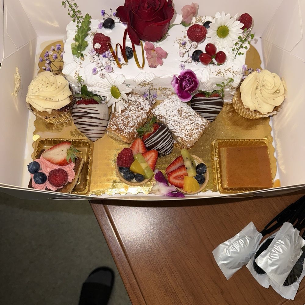 Tony's Cakes - Mother's Day box - Bakeries Near Me - Vallejo, California Tony's Cakes - Mother's Day box - Bakeries Near Me - Vallejo, California