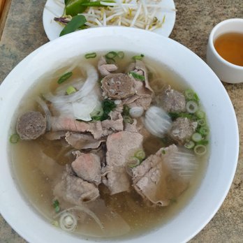 Pho 88 Vietnamese Restaurant - Rare beef & beef balls noodle soup - Vietnamese Near Me - Scarborough, Ontario